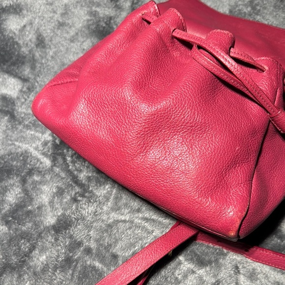 Pink Crossbody Bag with Structured Design and Gold Hardware - Picture 5 of 9